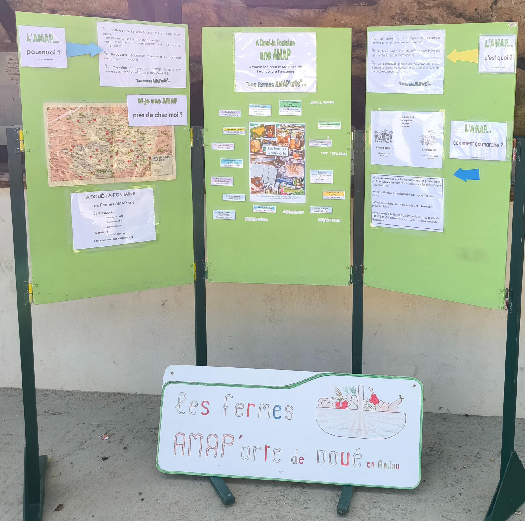 Étal de produits lors d'une distribution AMAP